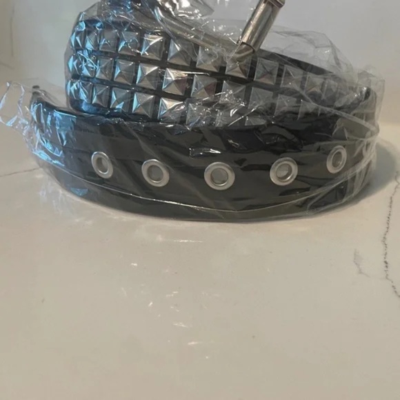 NWOT Y2K Unisex Black & Silver Pyramid Studded Belt – Adjustable, One Size - Picture 5 of 7